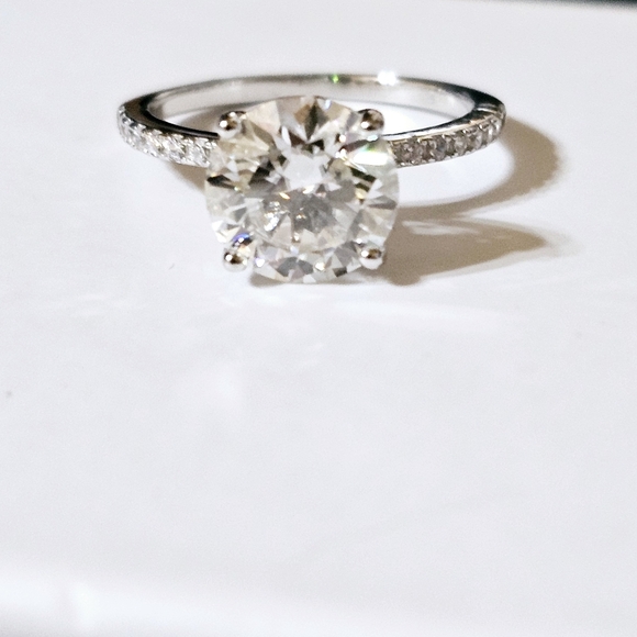 GRA Certified 2 Carat Moissanite Ring 18k/925 Ring Size 7. Watch Video! - Picture 3 of 16